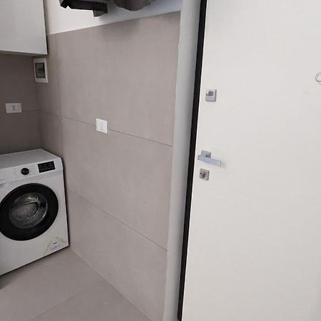 Valona 101 - Elegant Loft Apartment Bari Bagian luar foto