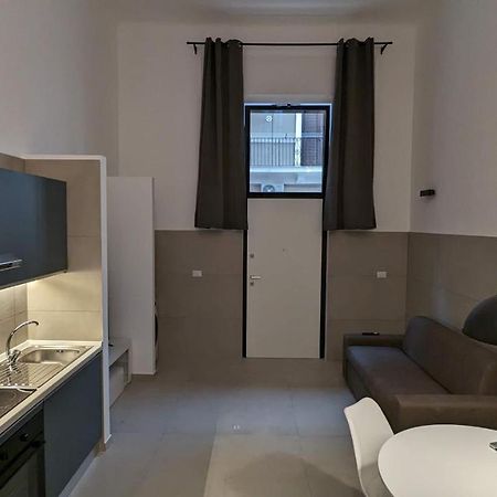 Valona 101 - Elegant Loft Apartment Bari Bagian luar foto